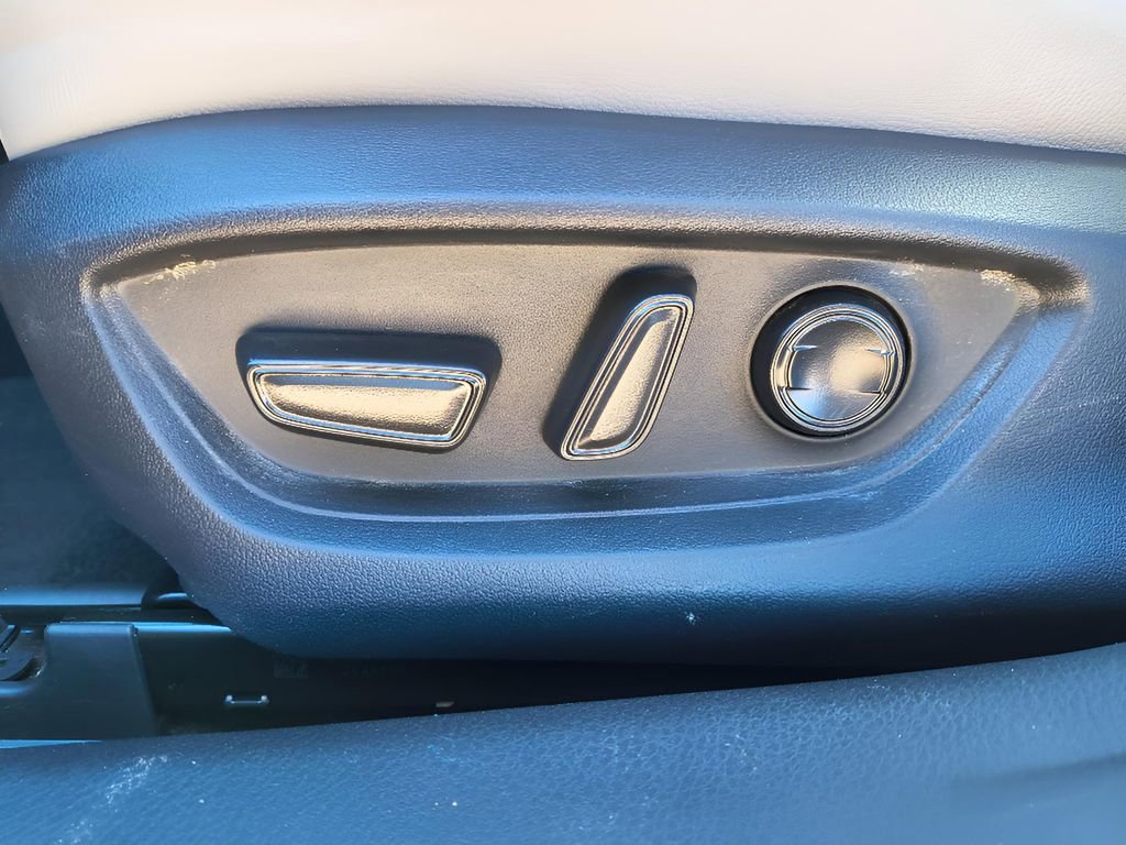 Used 2025 Toyota Camry SE image 15