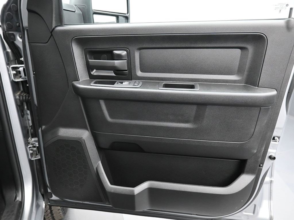 Used 2024 RAM 2500 Tradesman w/ Chrome Appearance Group image 35