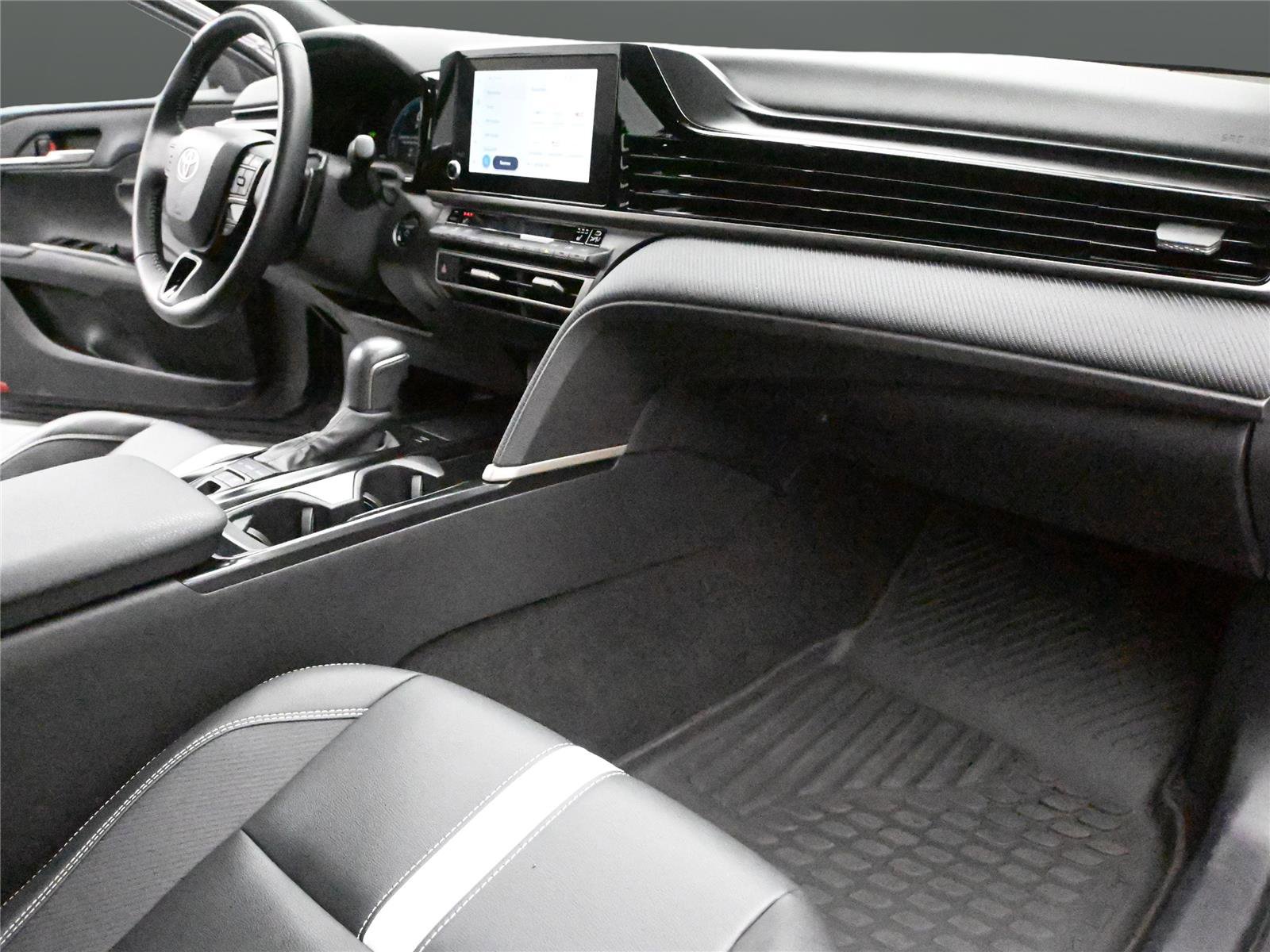 Used 2025 Toyota Camry SE w/ Convenience Package image 15