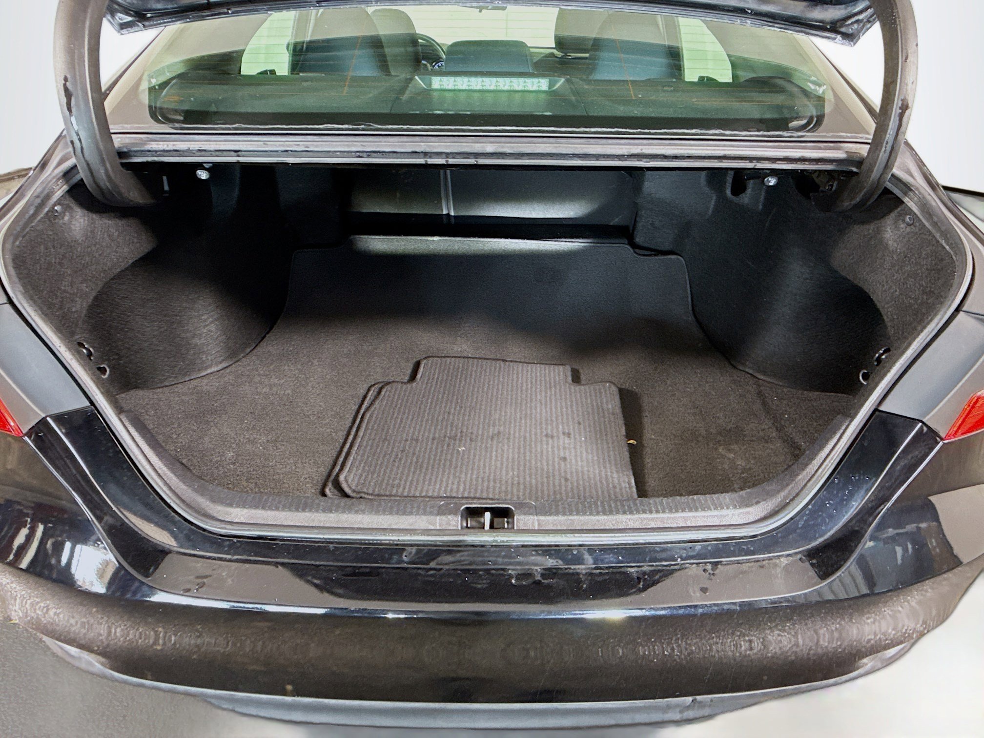 Used 2018 Toyota Camry LE image 34