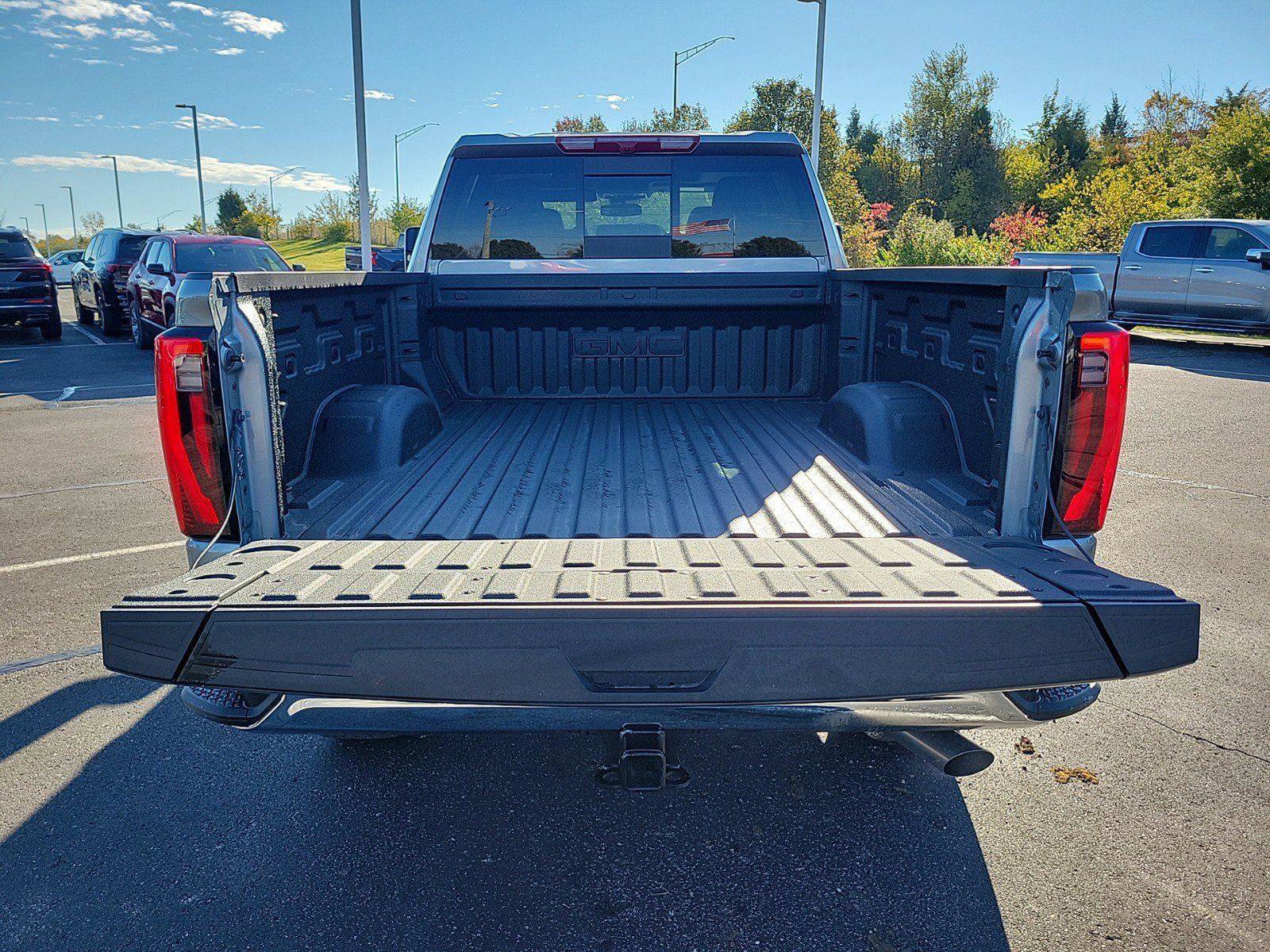 New 2026 GMC Sierra 2500 SLT w/ SLT Premium Package image 7