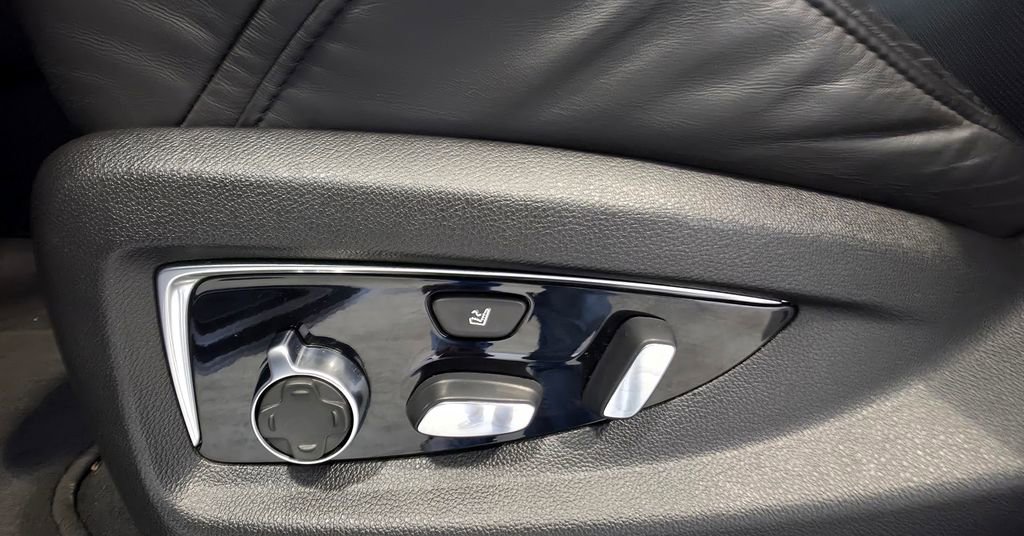 Used 2019 Cadillac Escalade Platinum AWD/4WD image 28