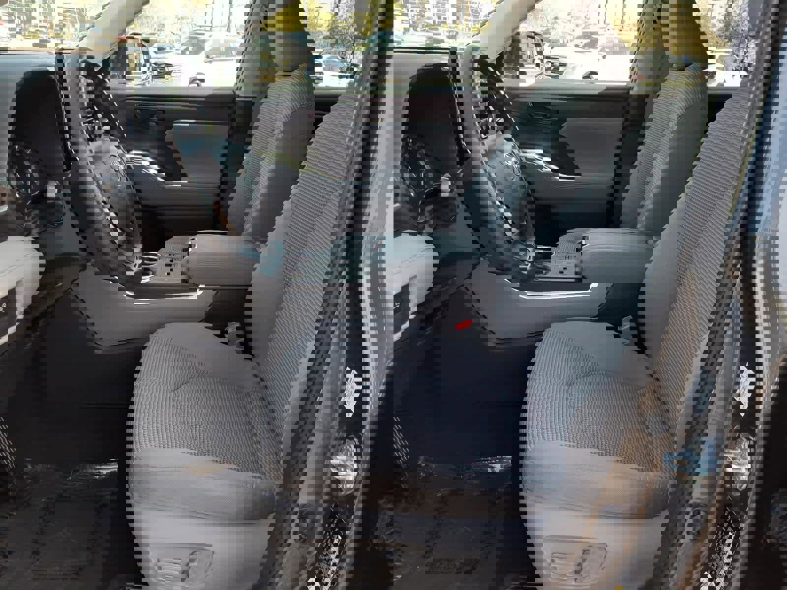 Used 2023 Toyota Highlander L image 25