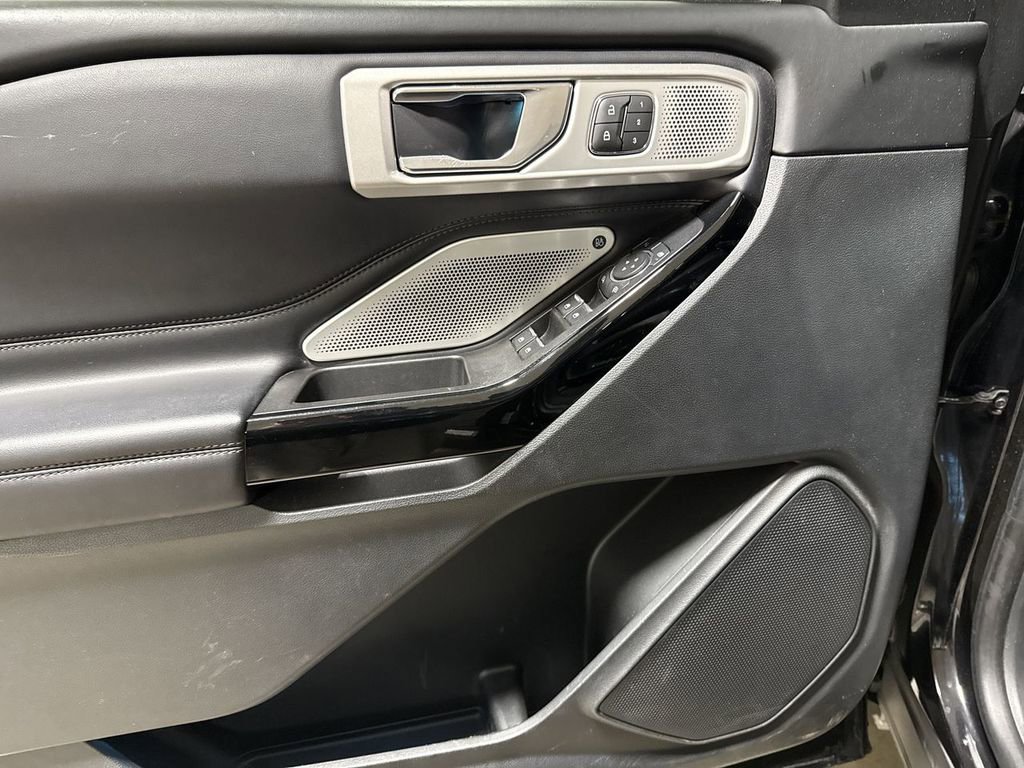 Used 2022 Ford Explorer Platinum w/ Equipment Group 601A AWD/4WD image 22