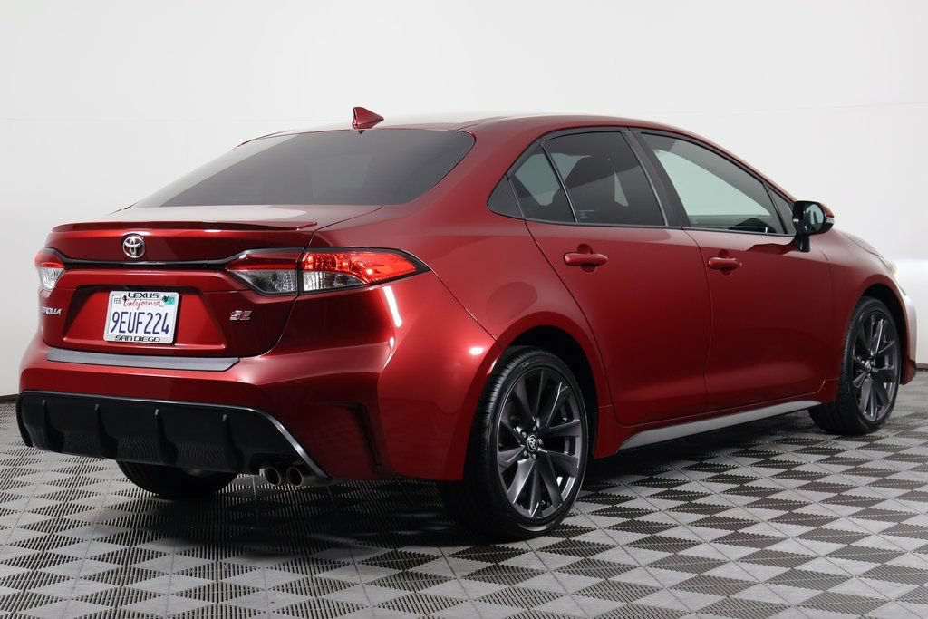 Used 2023 Toyota Corolla SE w/ SE Premium Package FWD image 4