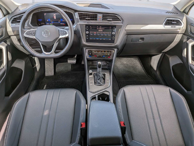 Used 2023 Volkswagen Tiguan SE FWD image 17
