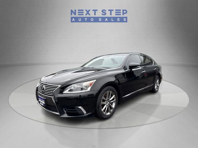 Used 2013 Lexus LS 460 AWD w/ Comfort Pkg image 3