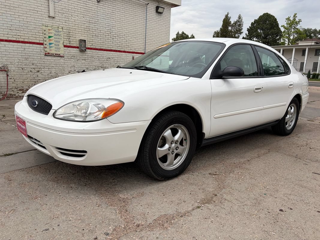 Used 2005 Ford Taurus SE FWD image 7