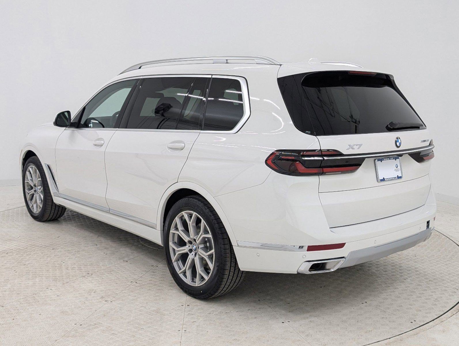 Used 2025 BMW X7 xDrive40i w/ Premium Package image 3