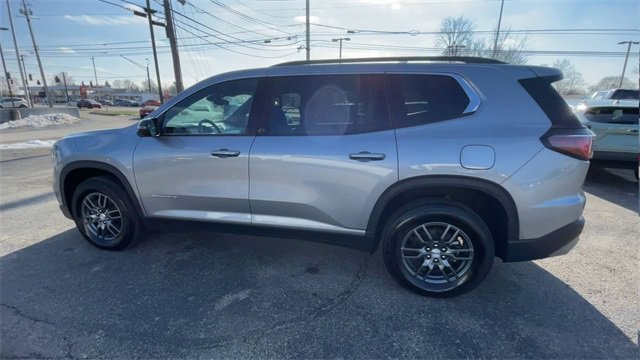 Used 2025 GMC Acadia Elevation image 7
