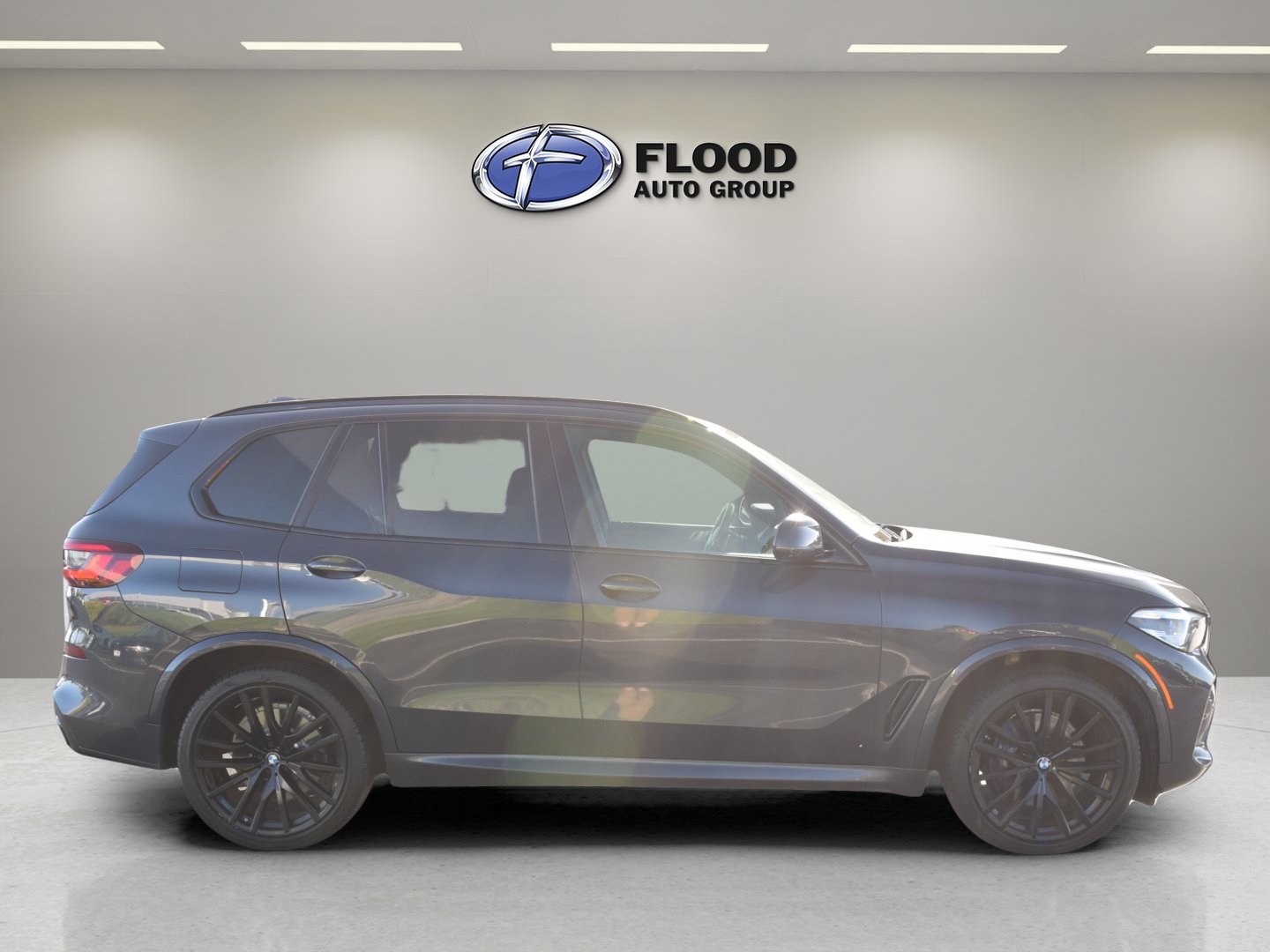 Used 2021 BMW X5 xDrive40i w/ M Sport Package AWD/4WD image 3