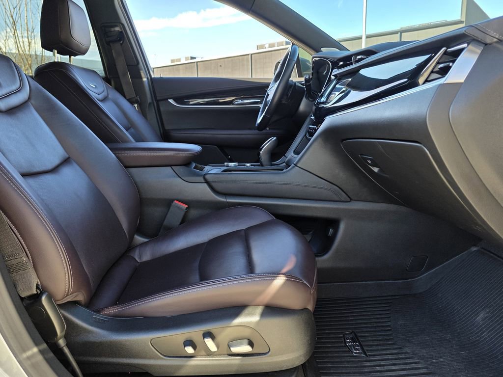 Used 2023 Cadillac XT6 Premium Luxury w/ LPO, Floor Liner Package image 25