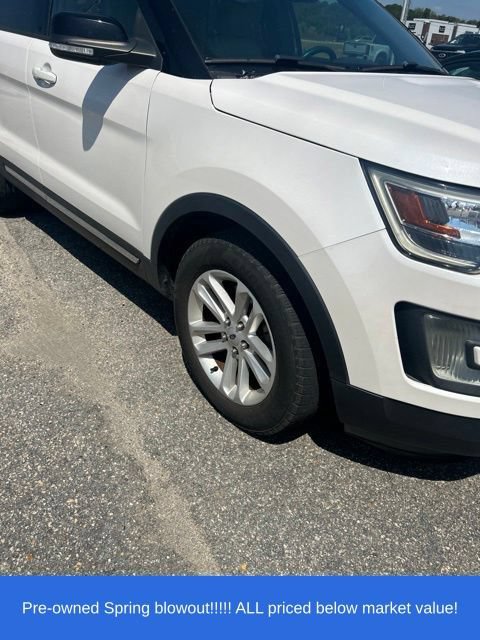 Used 2017 Ford Explorer XLT w/ Equipment Group 202A FWD image 18