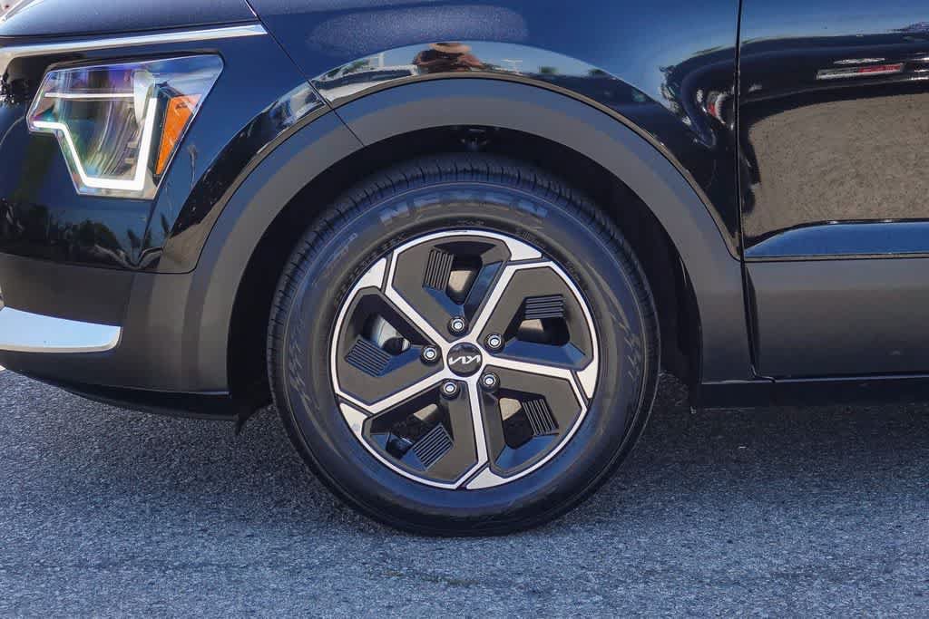 Certified 2024 Kia Niro EX FWD image 10