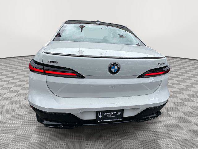 Used 2023 BMW 760i xDrive AWD/4WD image 3