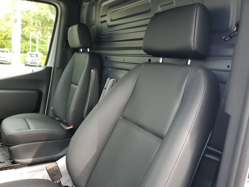 Used 2025 Mercedes-Benz Sprinter 2500 image 14
