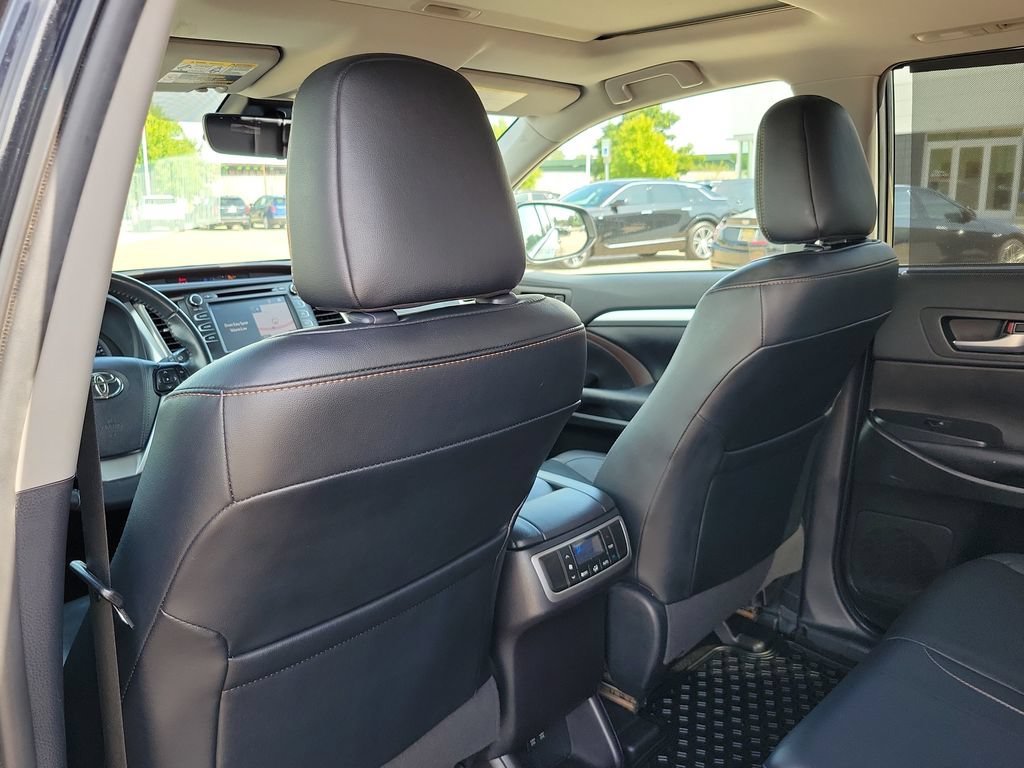 Used 2019 Toyota Highlander XLE AWD/4WD image 29