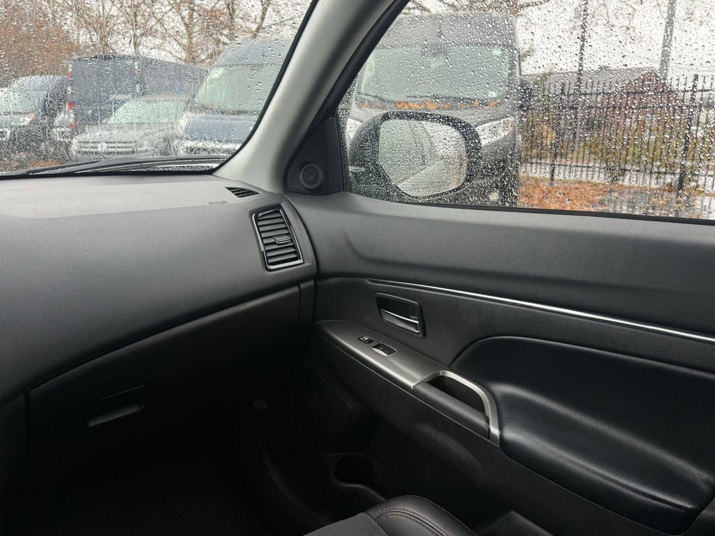 Used 2024 Mitsubishi Outlander Sport SE image 28