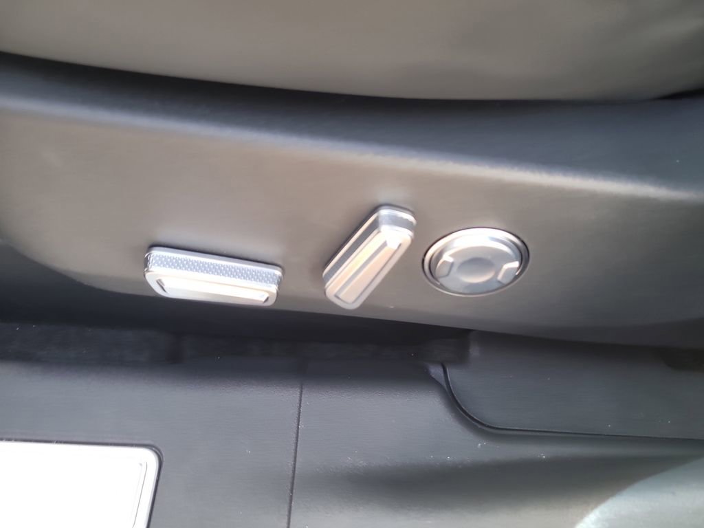 Used 2024 Lincoln Nautilus Reserve w/ Equipment Group 202A image 18