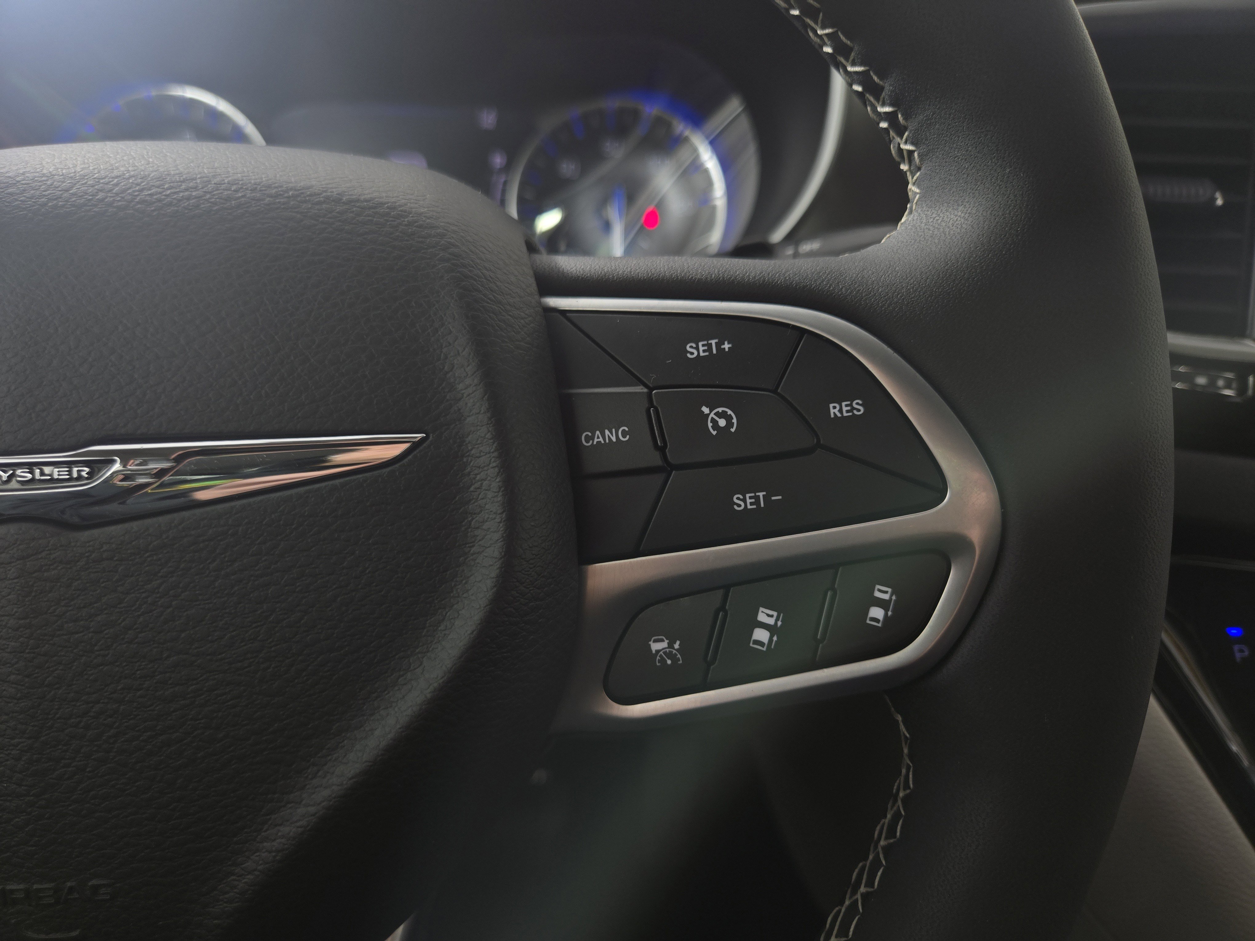 Used 2024 Chrysler Pacifica Touring-L image 17