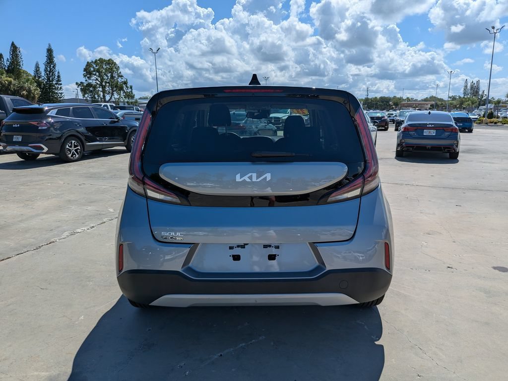 Certified 2023 Kia Soul S FWD image 7