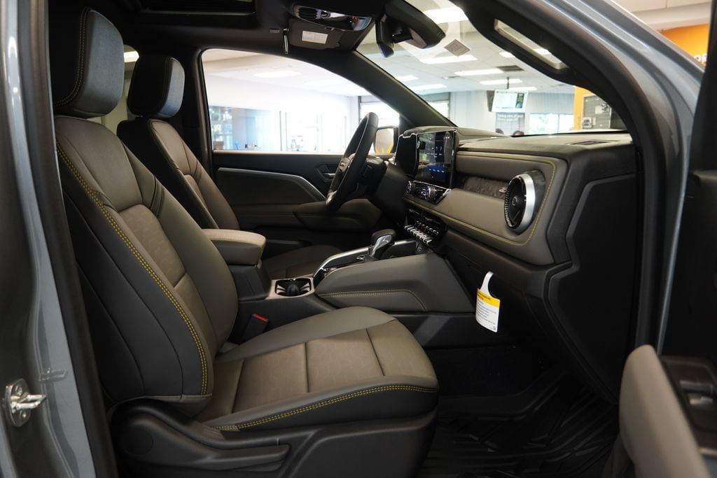 New 2026 Chevrolet Colorado ZR2 w/ Technology Package AWD/4WD image 36