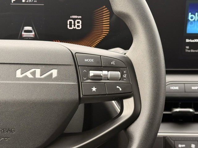 Used 2025 Kia K4 LXS image 23
