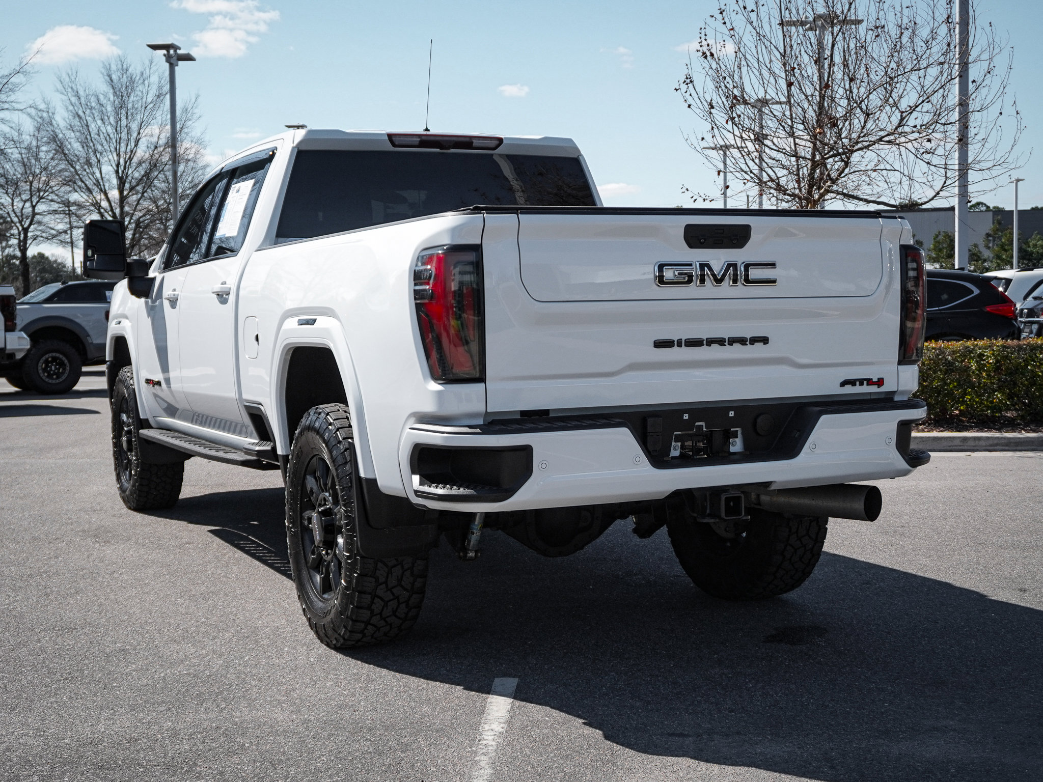 Used 2024 GMC Sierra 2500 AT4 image 8