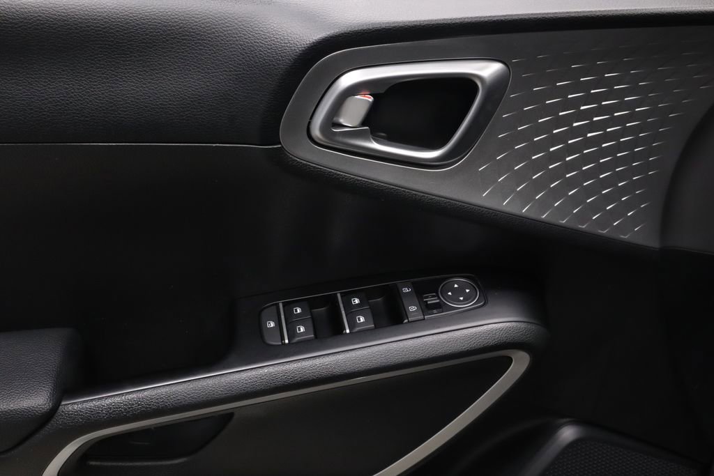 Used 2025 Kia Soul LX w/ LX Technology Package image 22