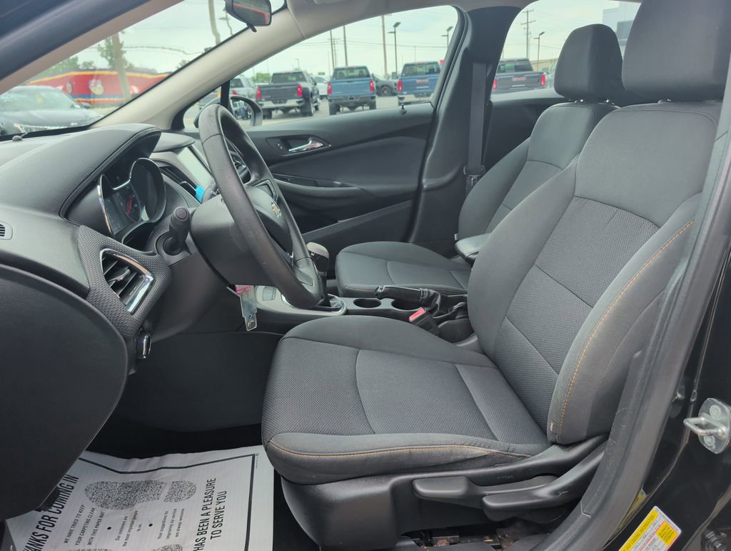 Used 2017 Chevrolet Cruze LS FWD image 8