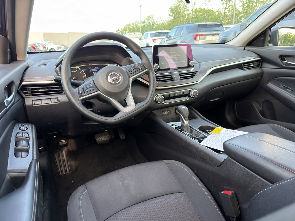 Used 2025 Nissan Altima 2.5 SV FWD image 8