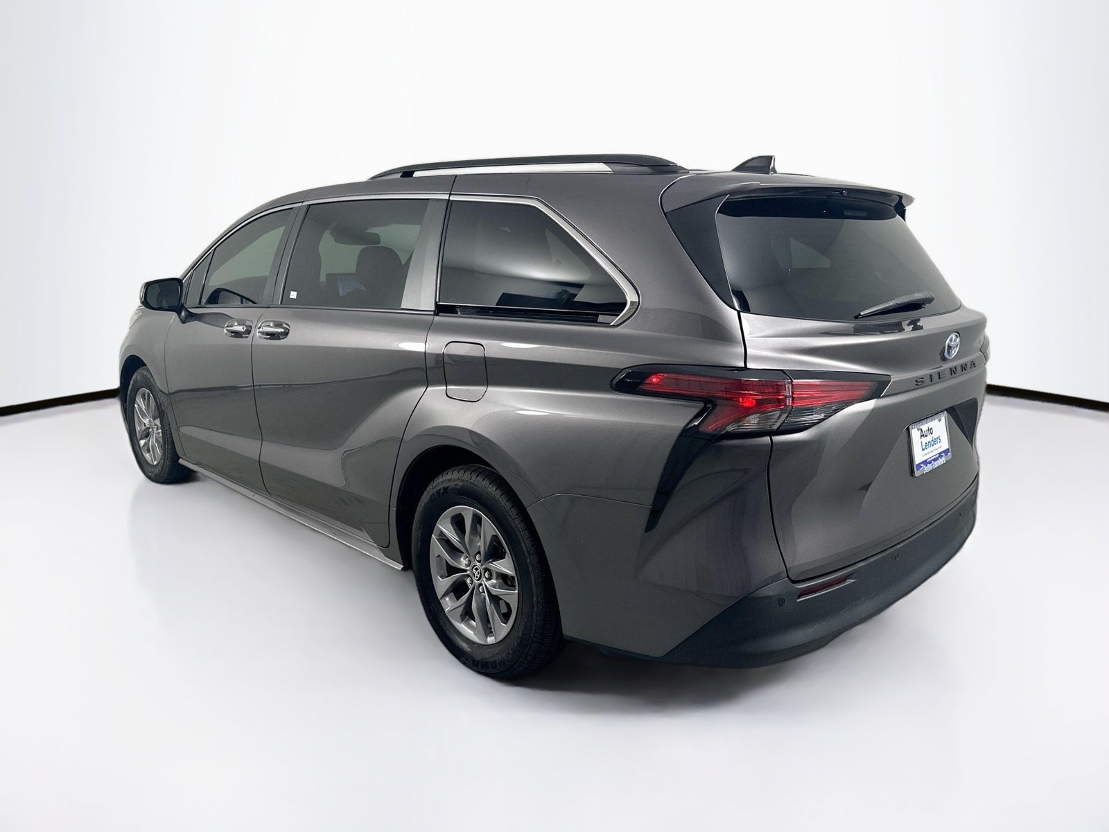 Used 2022 Toyota Sienna XLE w/ XLE Plus Package FWD image 7