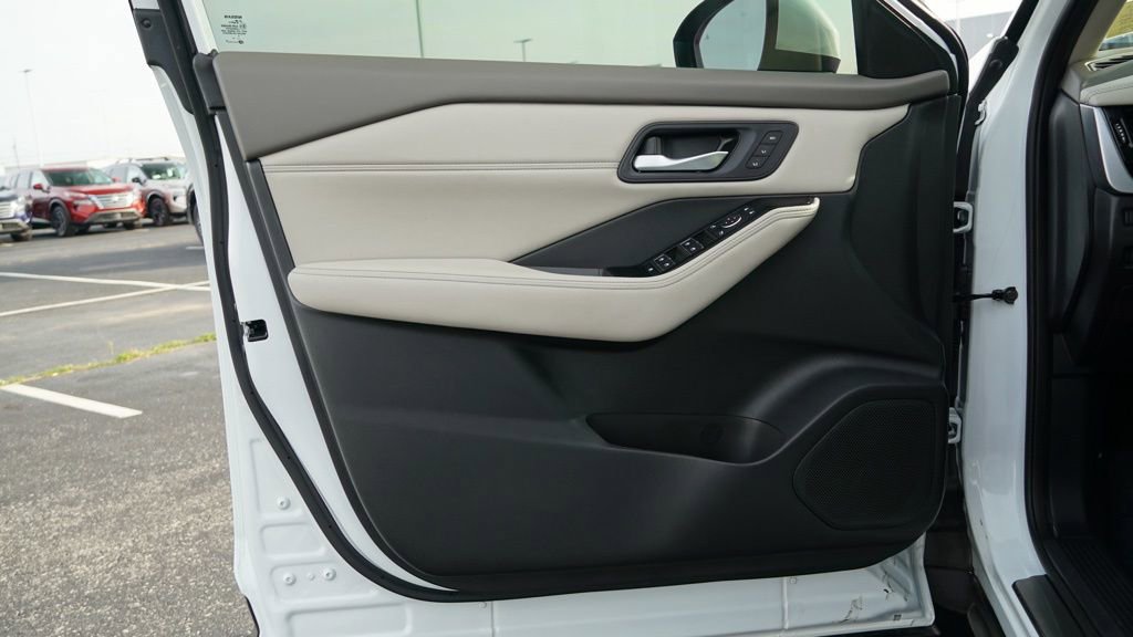 Used 2024 Nissan Rogue SL w/ SL Premium Package image 13