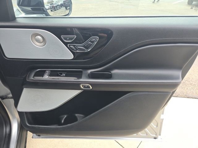 Used 2023 Lincoln Aviator Reserve w/ Equipment Group 201A image 29