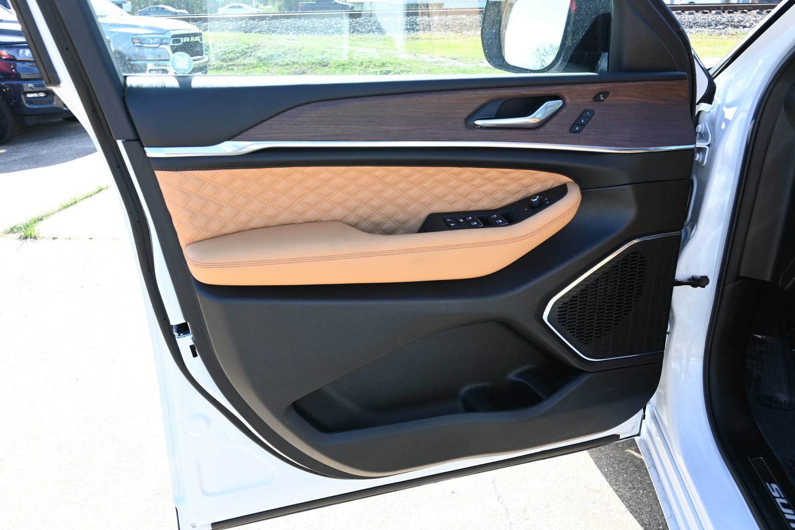 New 2025 Jeep Grand Cherokee L Summit w/ Obsidian Package image 9