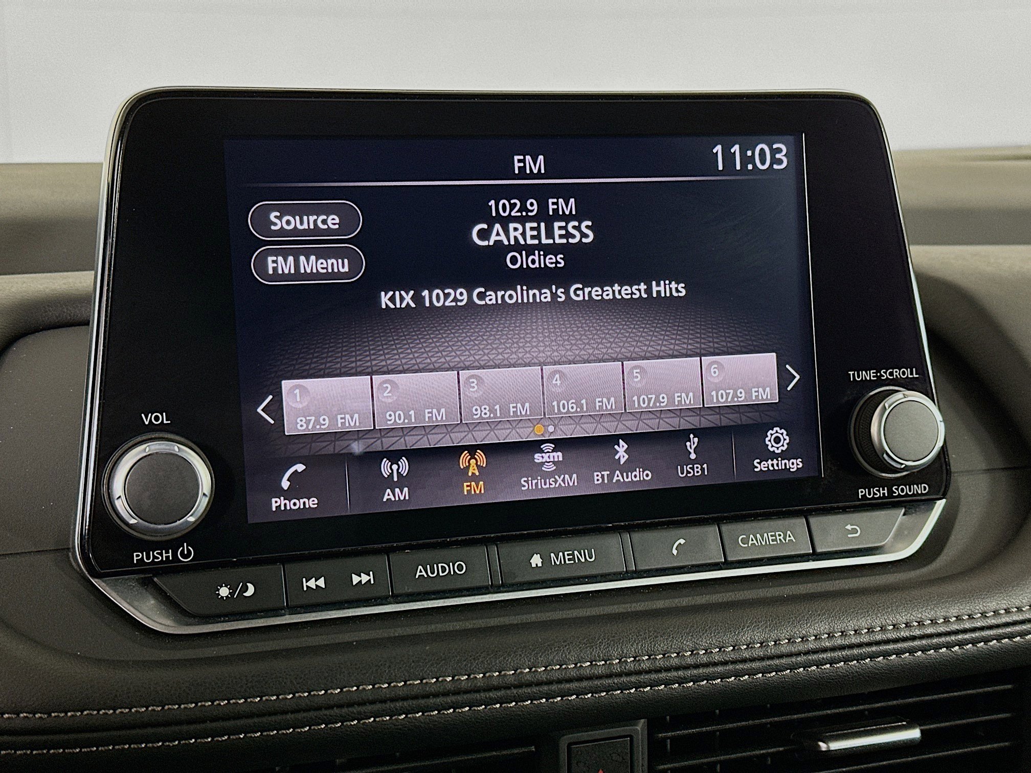 Used 2025 Nissan Rogue SV image 21