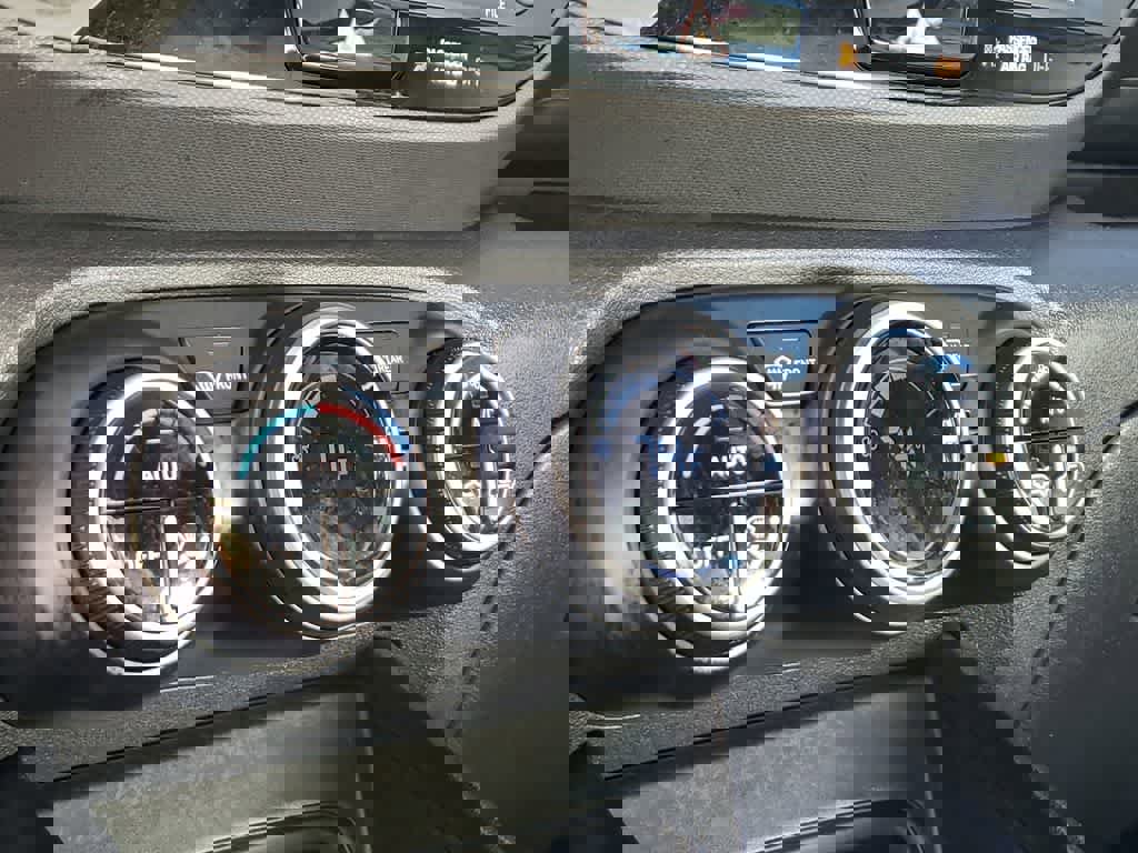 Used 2024 Hyundai Venue SEL image 28