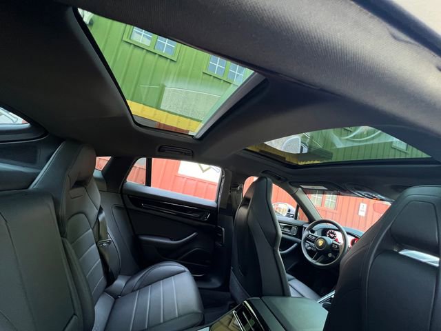 Used 2025 Porsche Panamera w/ Premium Package image 38