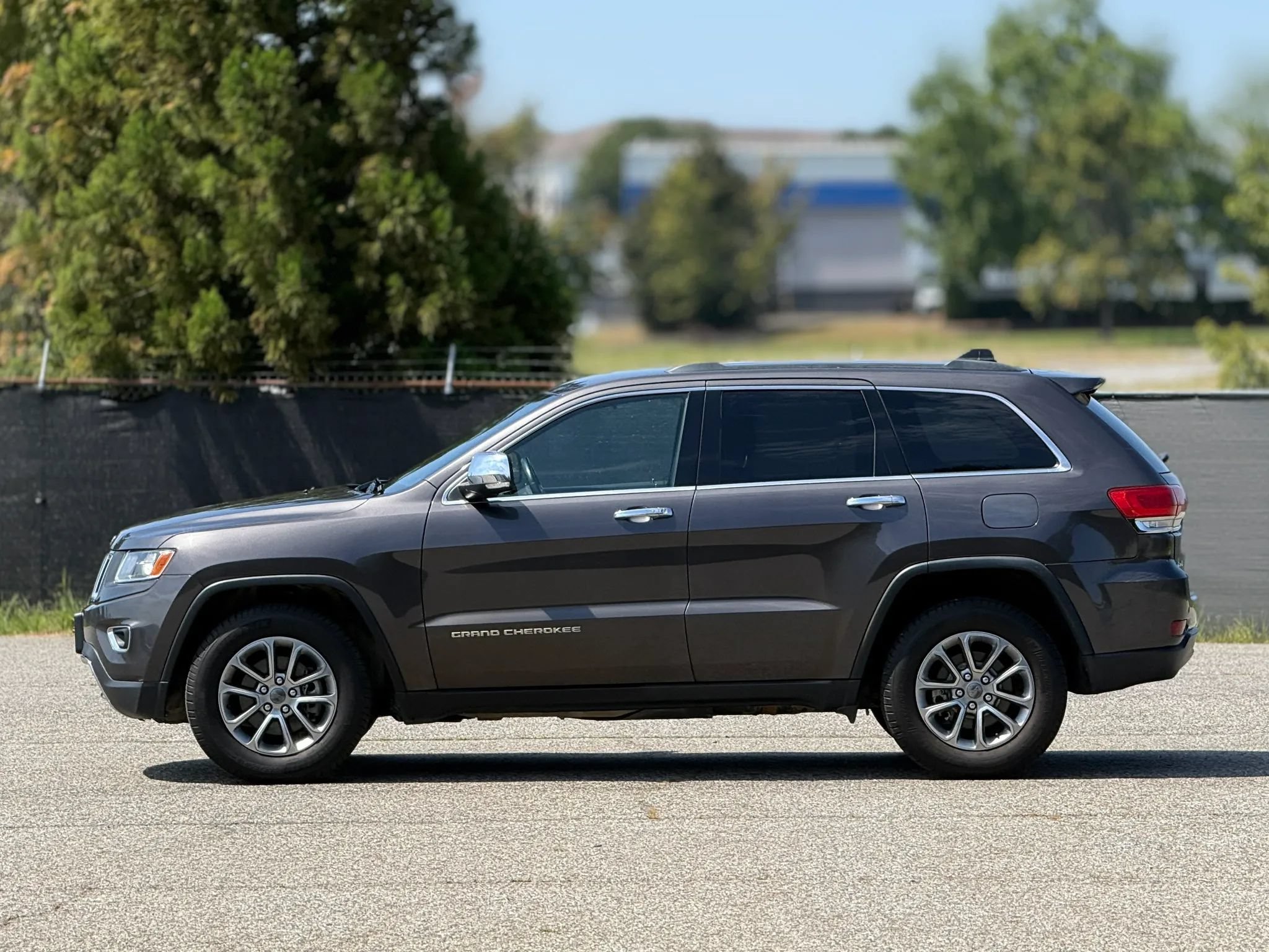 Used 2015 Jeep Grand Cherokee Limited AWD/4WD image 8