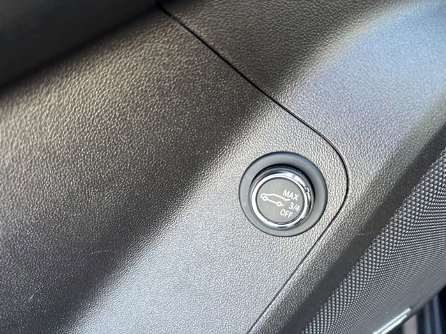 Used 2023 GMC Acadia SLT image 26