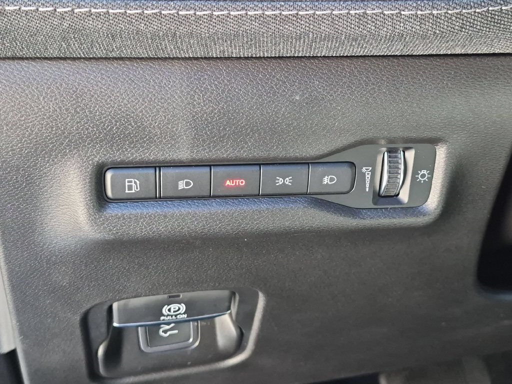 Used 2026 Jeep Cherokee Laredo AWD/4WD image 14