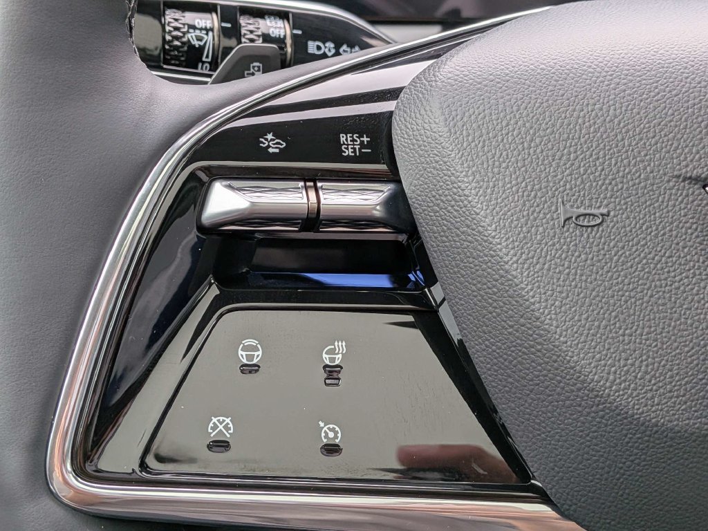 Certified 2027 Cadillac Optiq Luxury RWD image 28