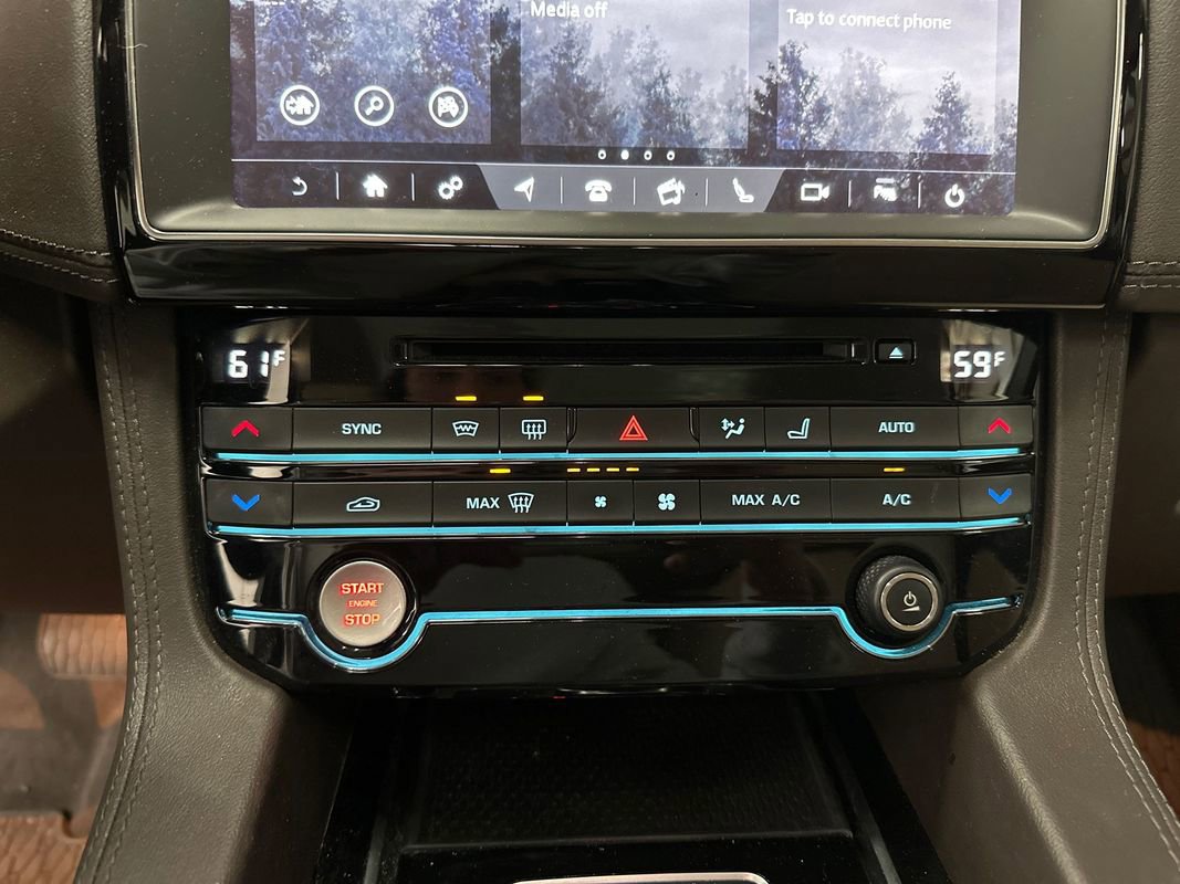 Used 2020 Jaguar F-PACE Prestige image 17