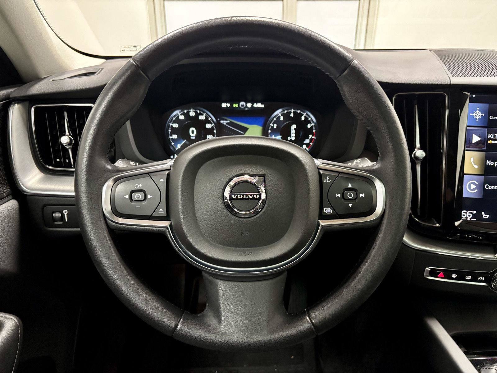Used 2019 Volvo XC60 T5 Momentum w/ Multimedia Package AWD/4WD image 23