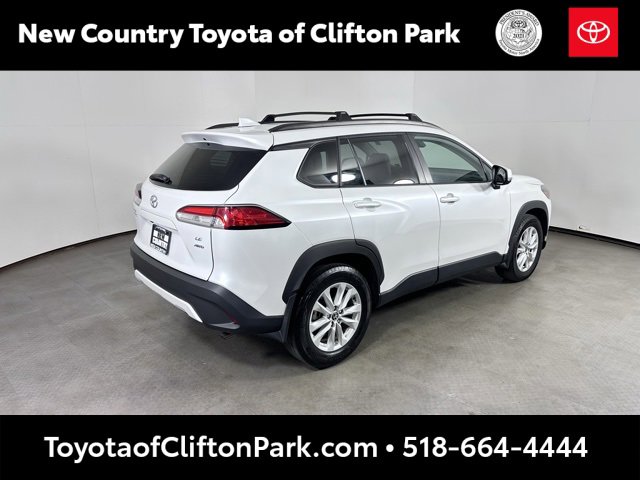 Used 2022 Toyota Corolla Cross LE image 3