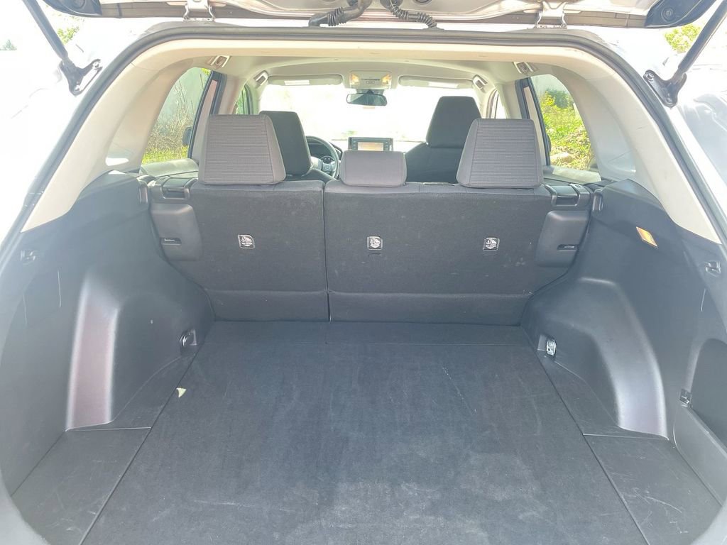 Used 2020 Toyota RAV4 LE FWD image 25