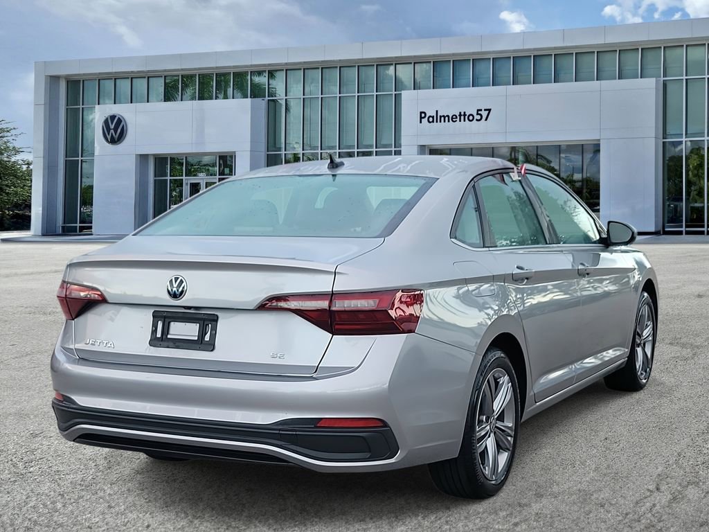 Certified 2022 Volkswagen Jetta SE image 4
