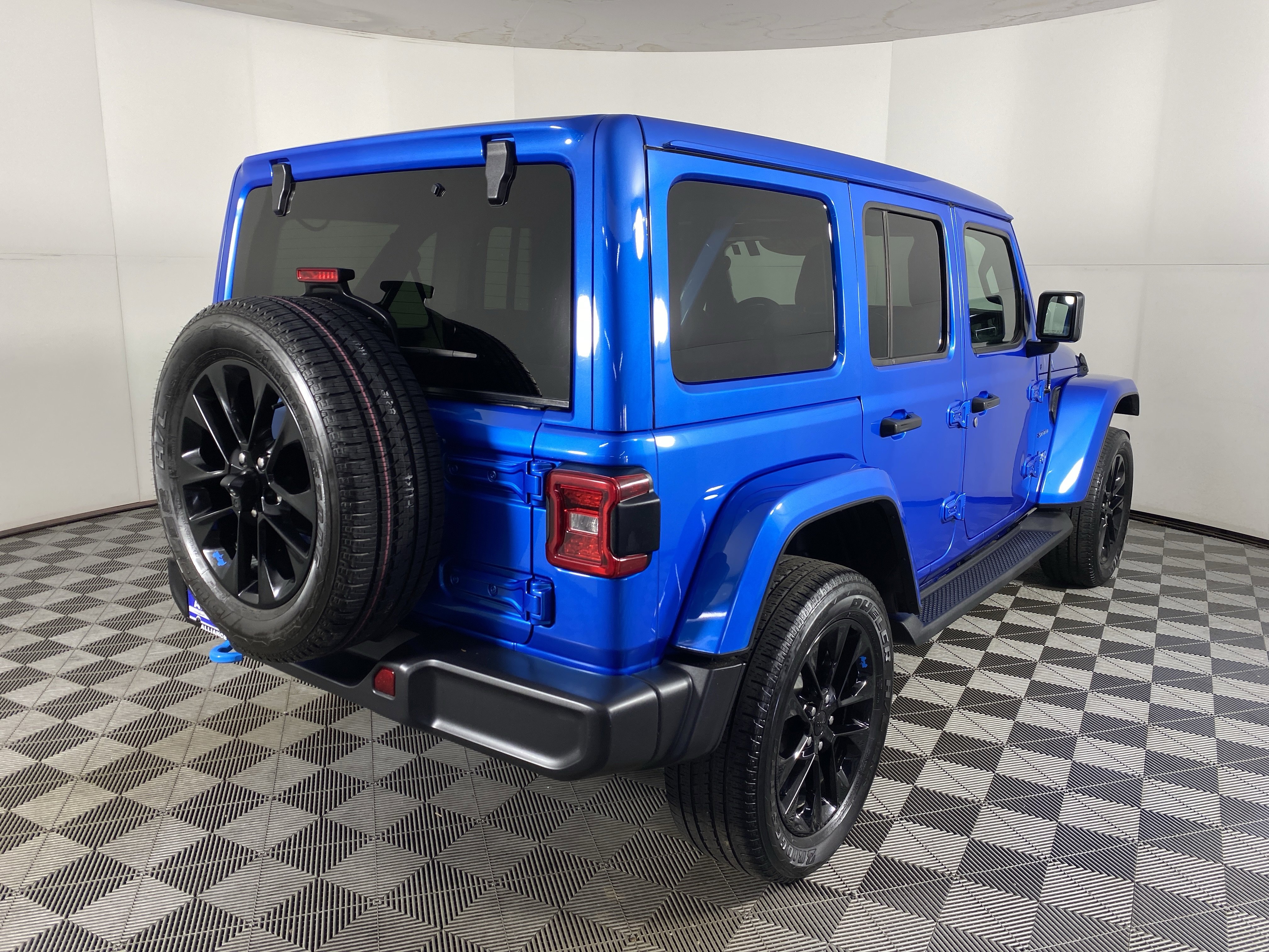 Used 2023 Jeep Wrangler Sahara w/ Cold Weather Group image 9