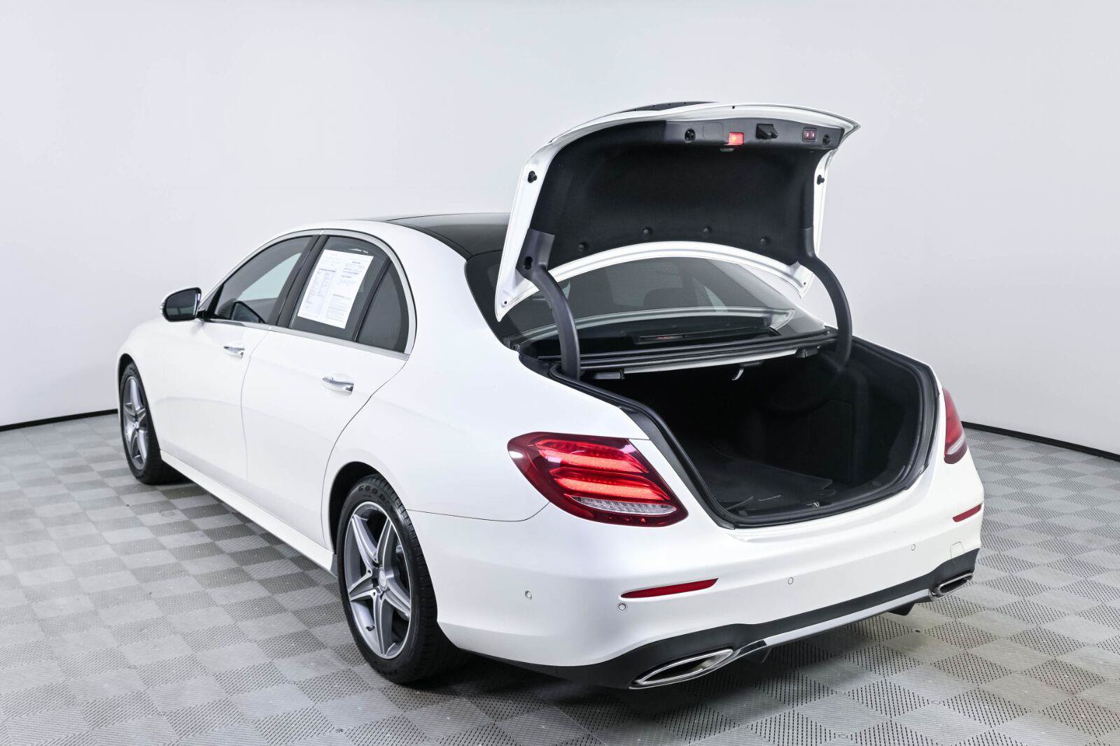Used 2017 Mercedes-Benz E 300 image 32