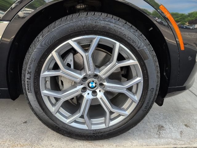 Used 2025 BMW X7 xDrive40i w/ Premium Package AWD/4WD image 5